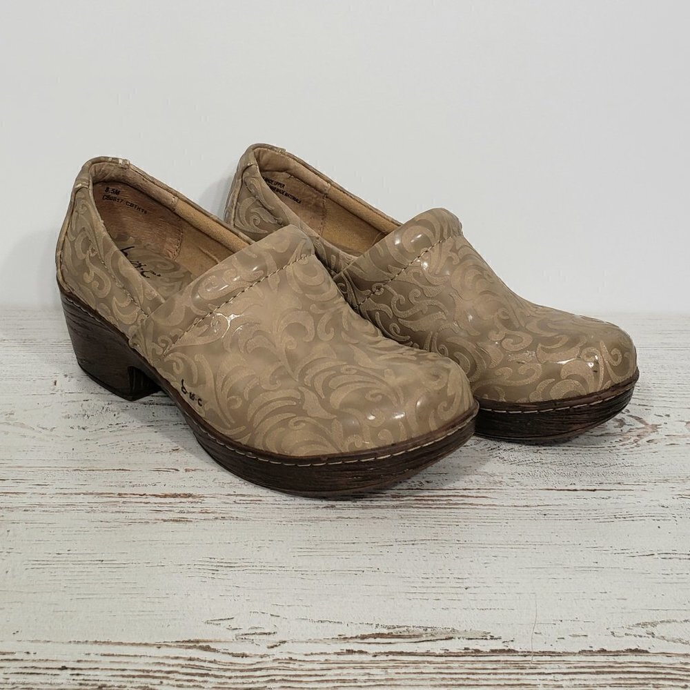 BOC  Tan Embossed Swirl Pattern Clogs Faux Vegan Leather  Women's Size 8.5M